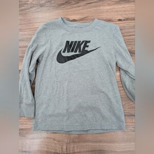 Boys Size 6 Long Sleeved Nike Tee